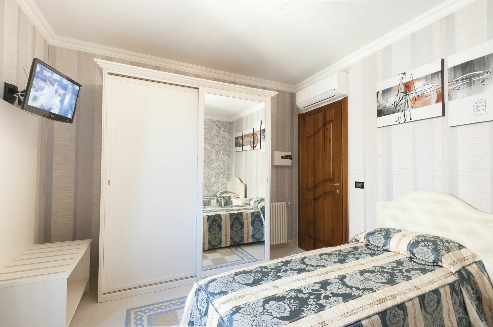 Lolart - Tiburtina Station Apartment *