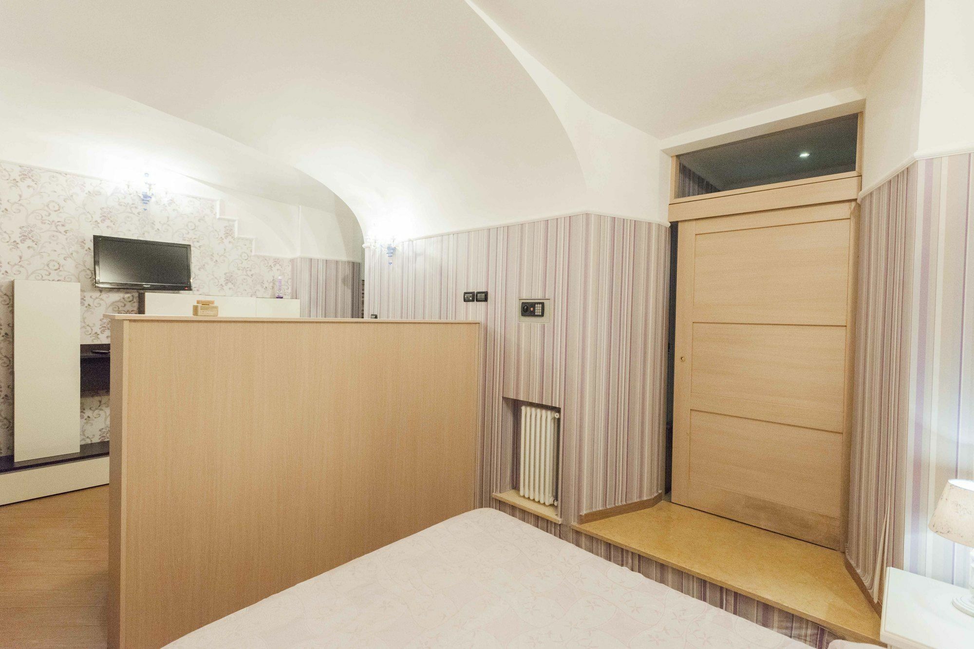 Lolart - Tiburtina Station Apartment Rom
